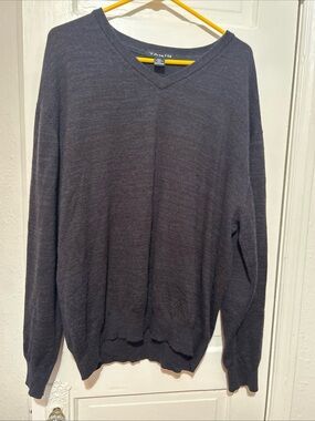 Tag Men's V-Neck Sweater in Charcoal Gray